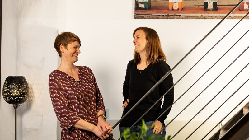 Johanna und Franka arbeiten in Teilzeit bei AV22.