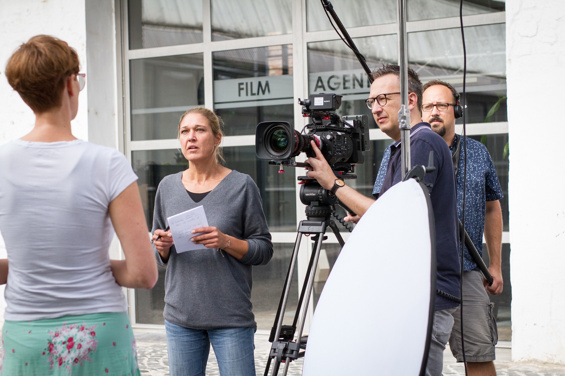 Mit unseren Kunden führen wir Medientrainings durch.
