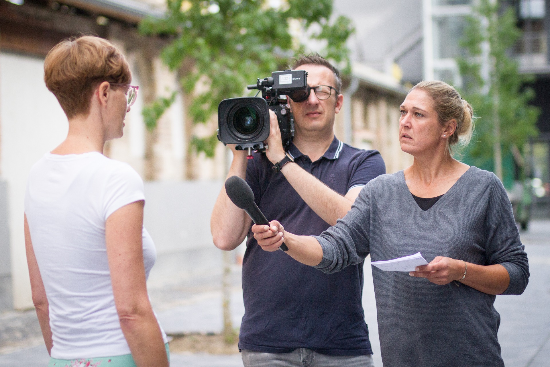 Mit unseren Kunden führen wir Medientrainings durch.